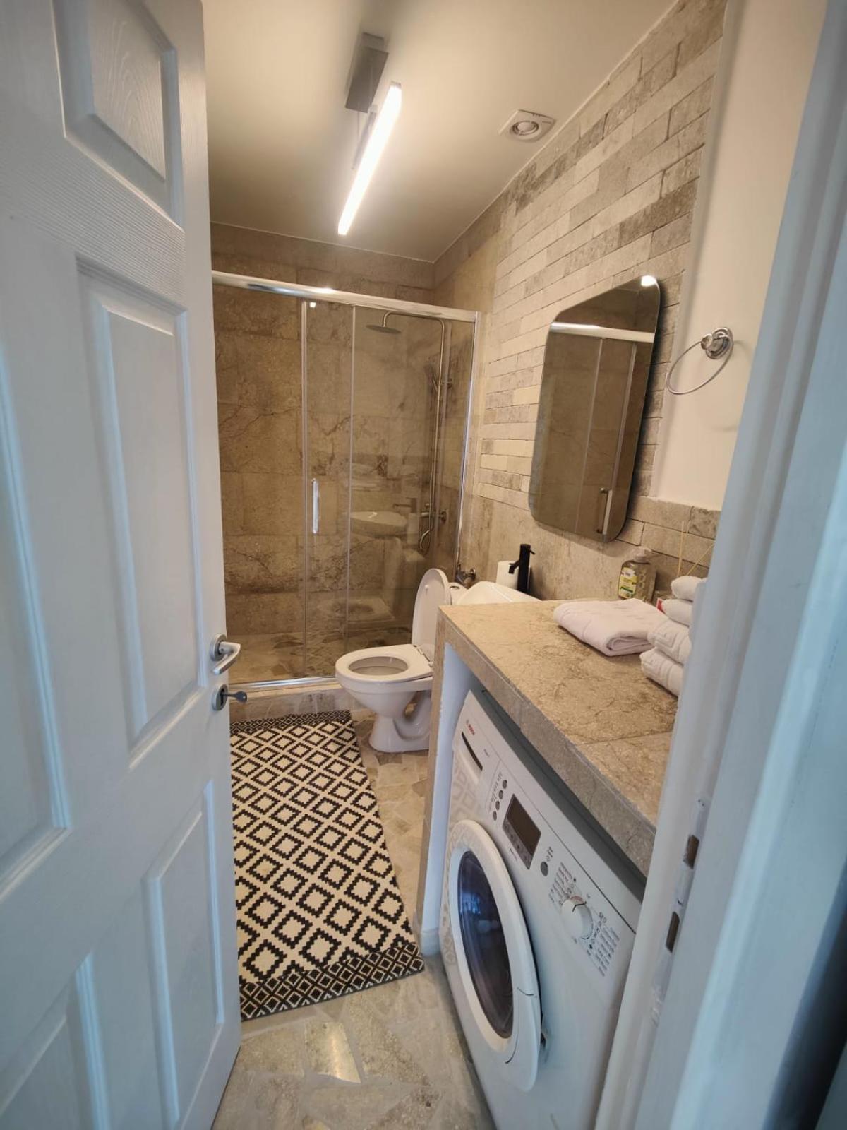 Luxus Cluj Airport Apartments מראה חיצוני תמונה