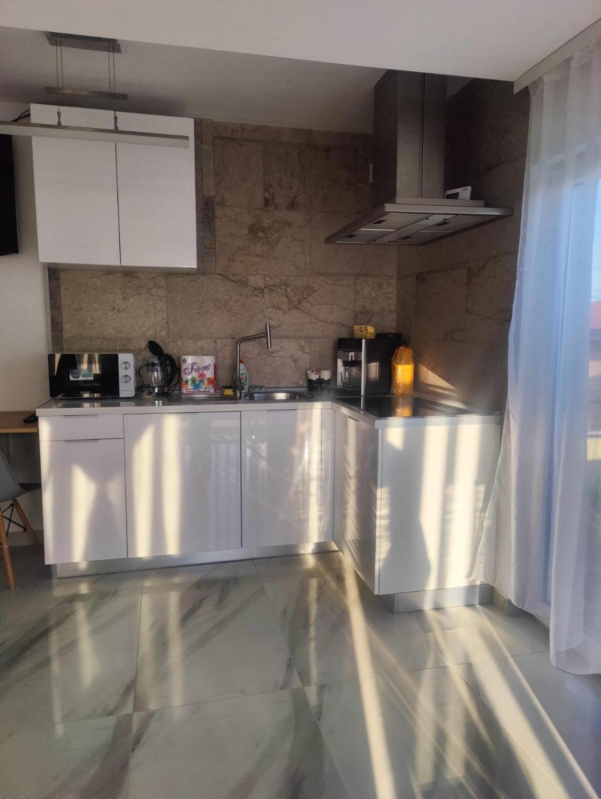 Luxus Cluj Airport Apartments מראה חיצוני תמונה