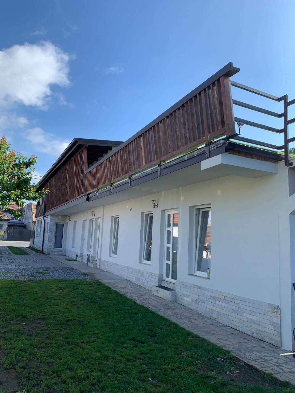 Luxus Cluj Airport Apartments מראה חיצוני תמונה