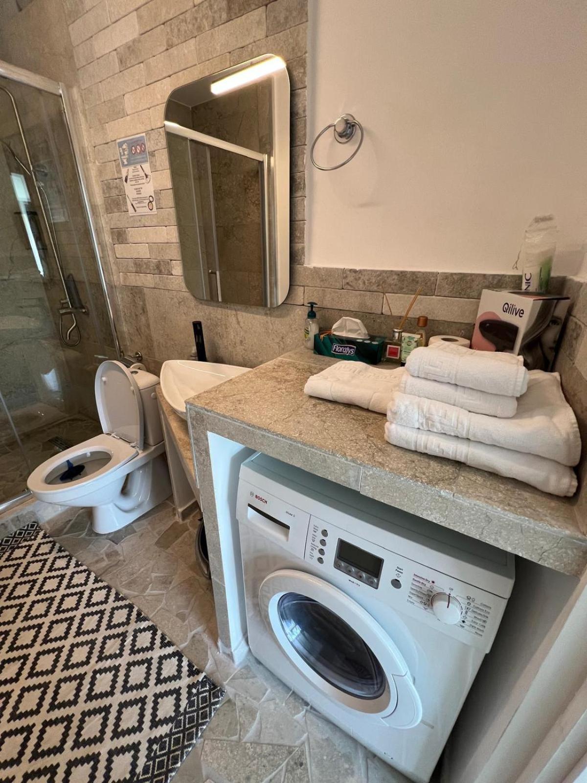 Luxus Cluj Airport Apartments מראה חיצוני תמונה