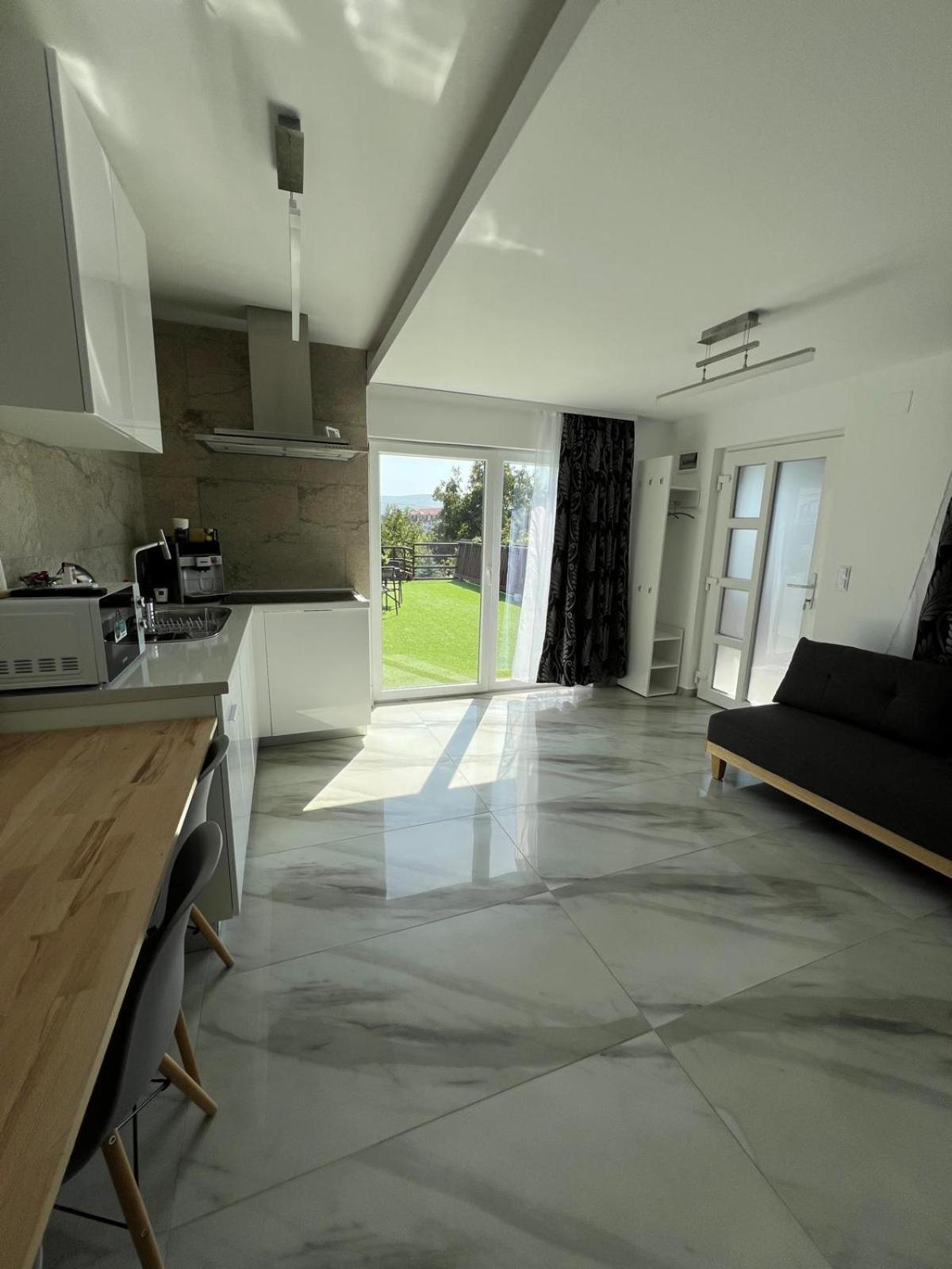 Luxus Cluj Airport Apartments מראה חיצוני תמונה