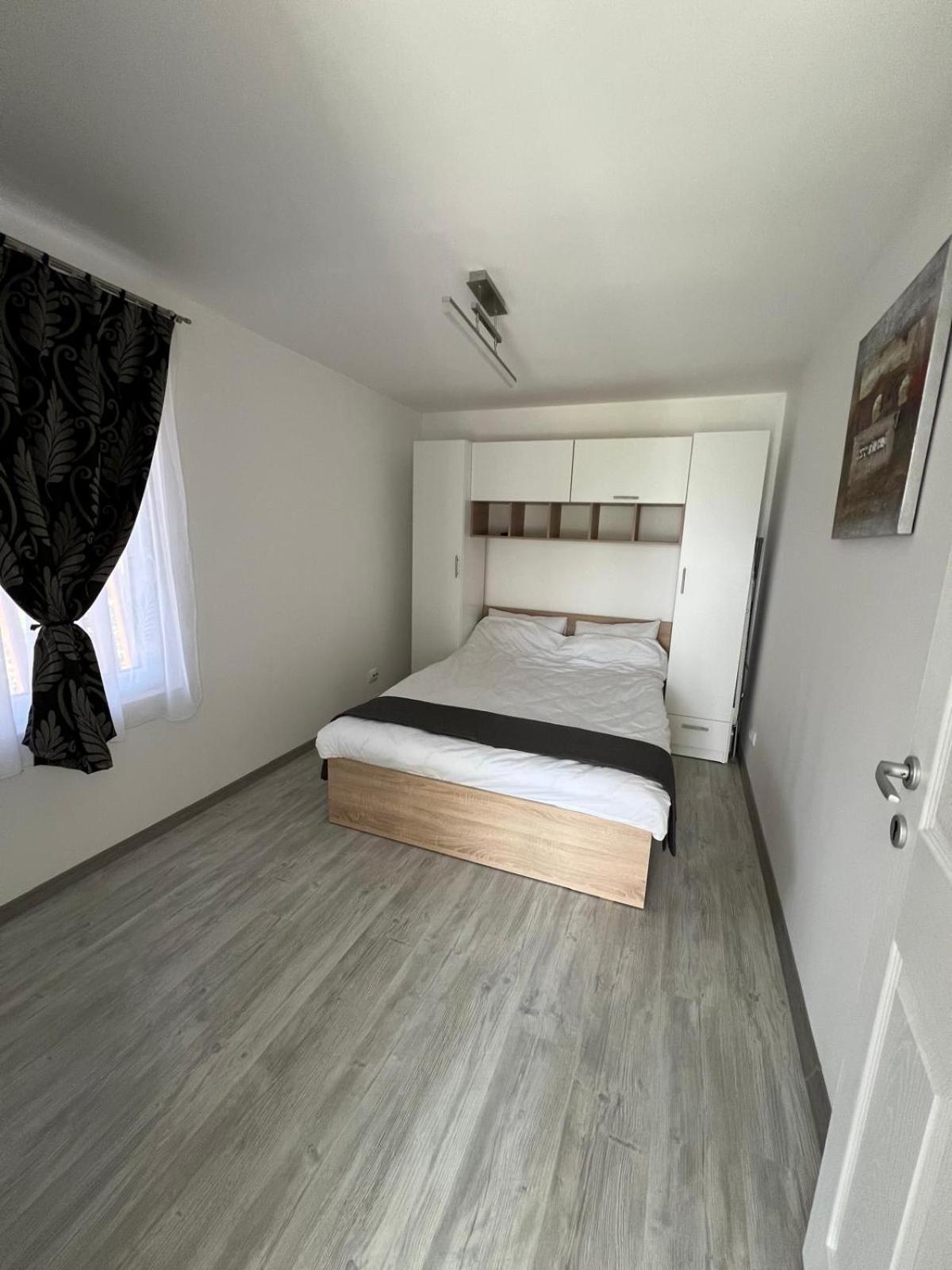 Luxus Cluj Airport Apartments מראה חיצוני תמונה