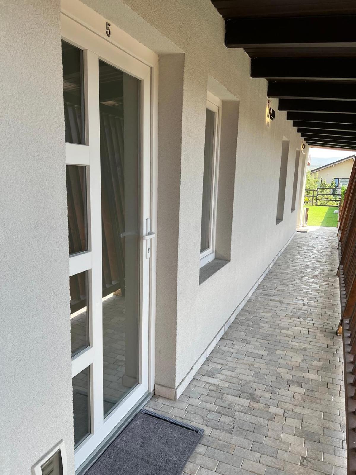 Luxus Cluj Airport Apartments מראה חיצוני תמונה