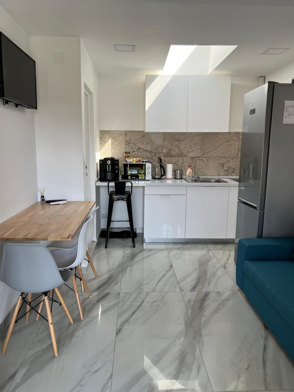Luxus Cluj Airport Apartments מראה חיצוני תמונה