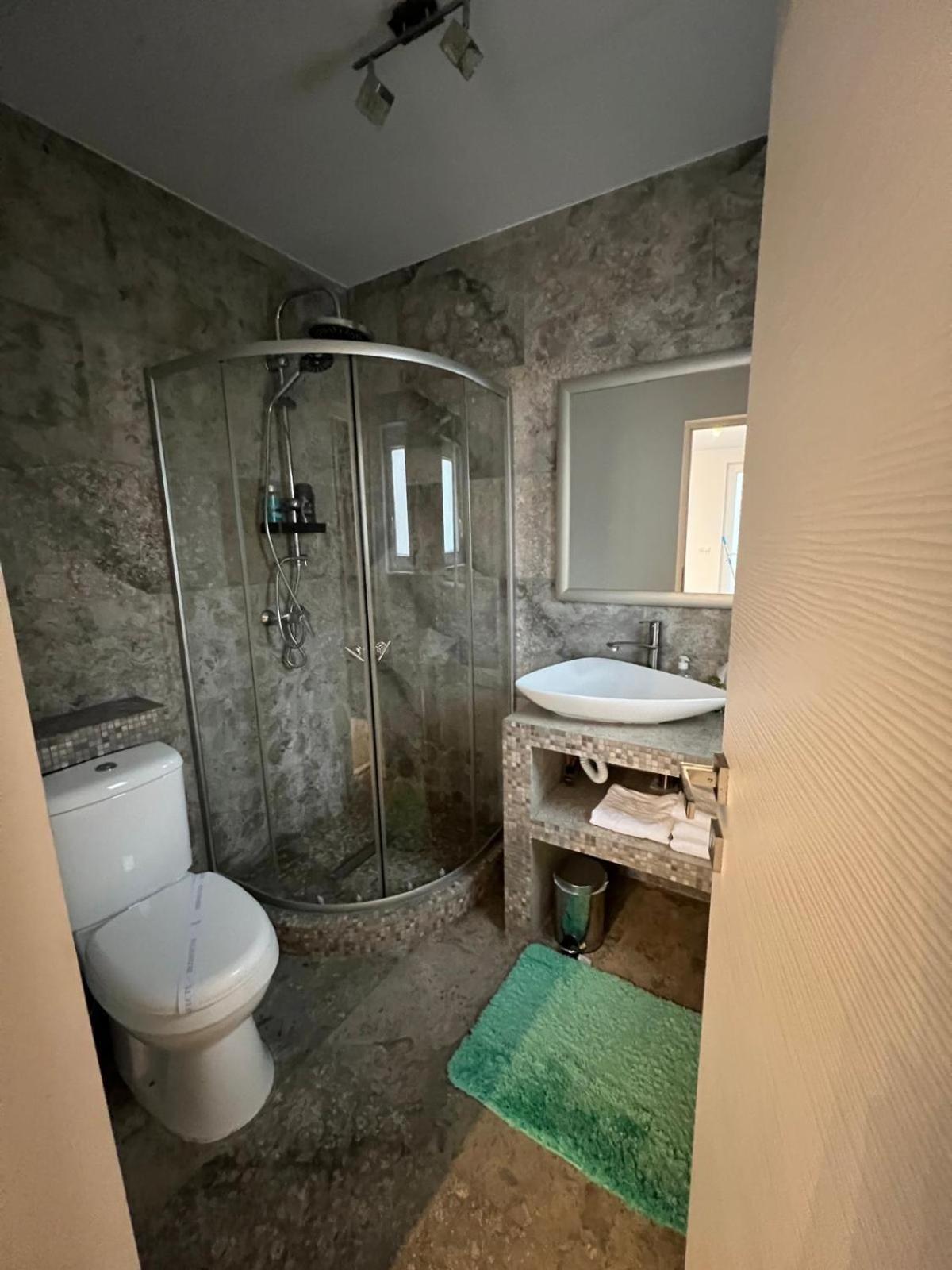 Luxus Cluj Airport Apartments מראה חיצוני תמונה