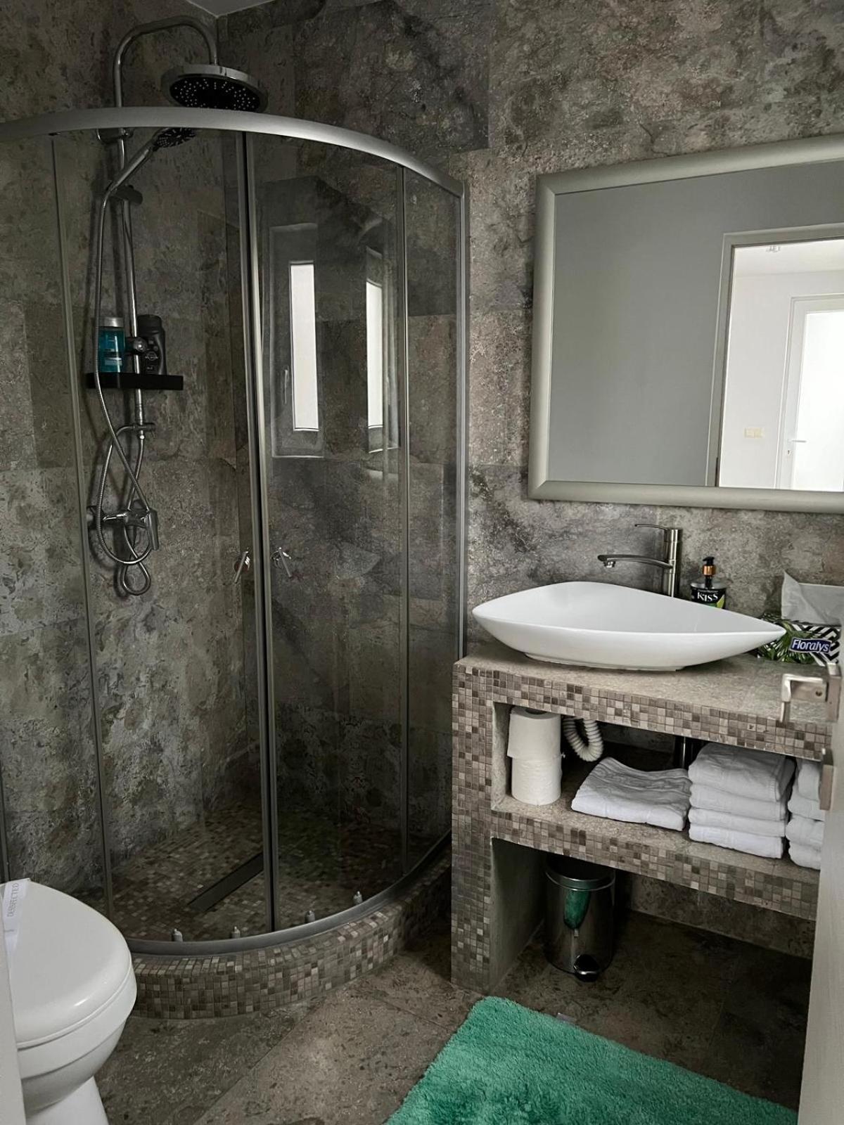 Luxus Cluj Airport Apartments מראה חיצוני תמונה