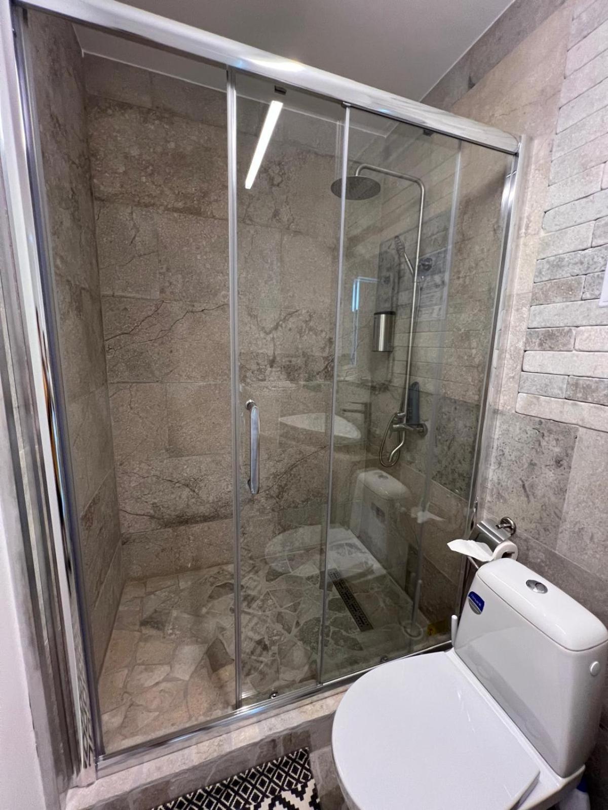 Luxus Cluj Airport Apartments מראה חיצוני תמונה