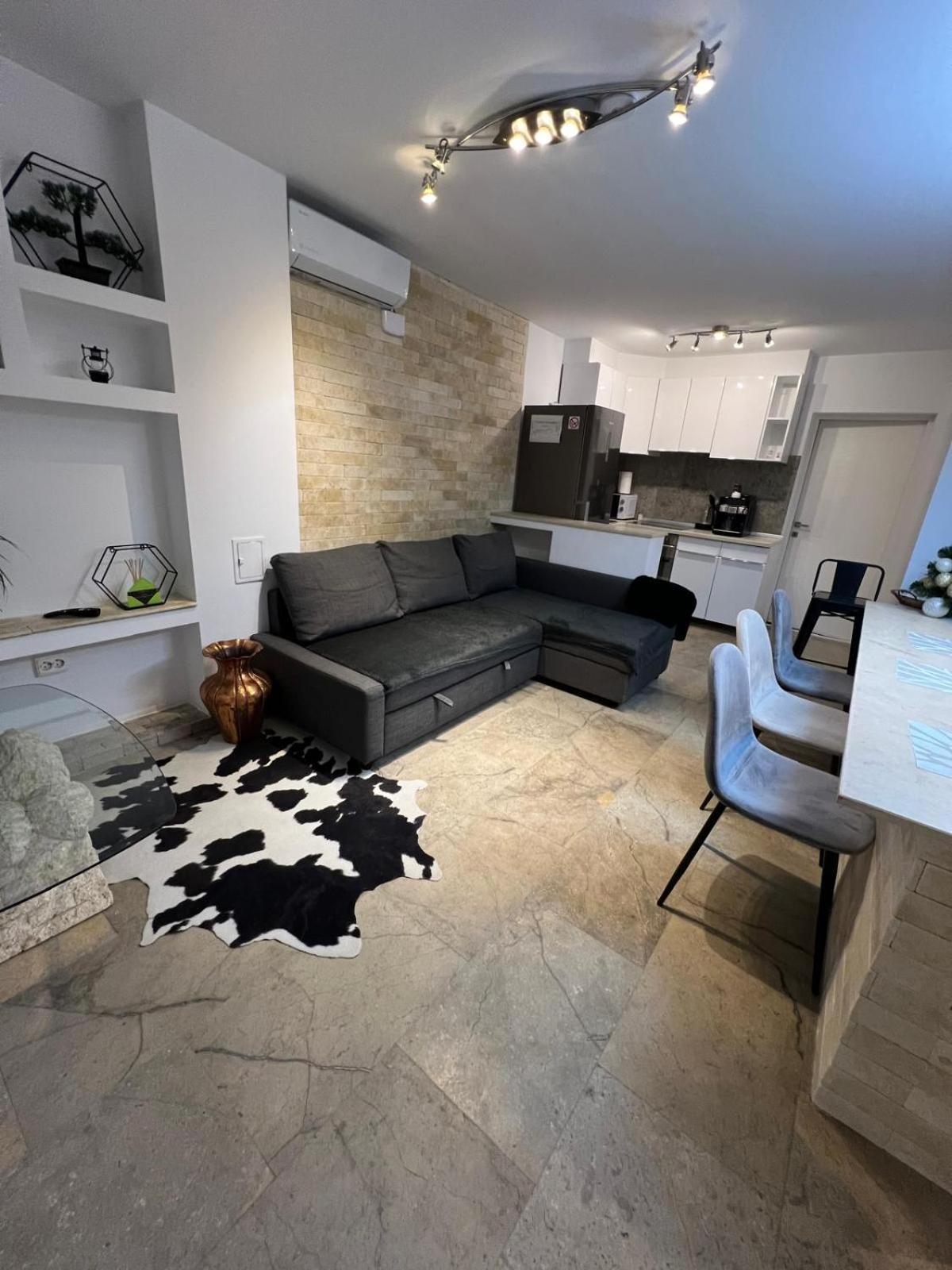 Luxus Cluj Airport Apartments מראה חיצוני תמונה