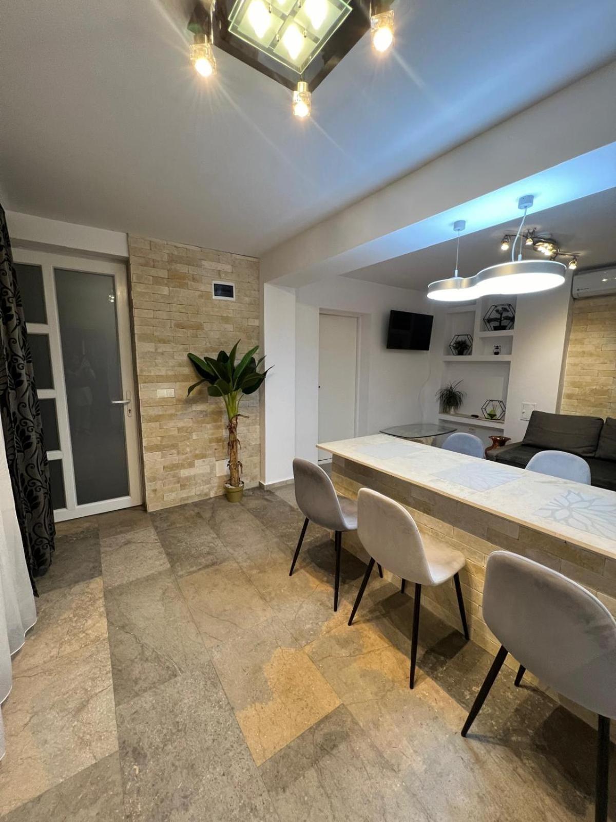 Luxus Cluj Airport Apartments מראה חיצוני תמונה