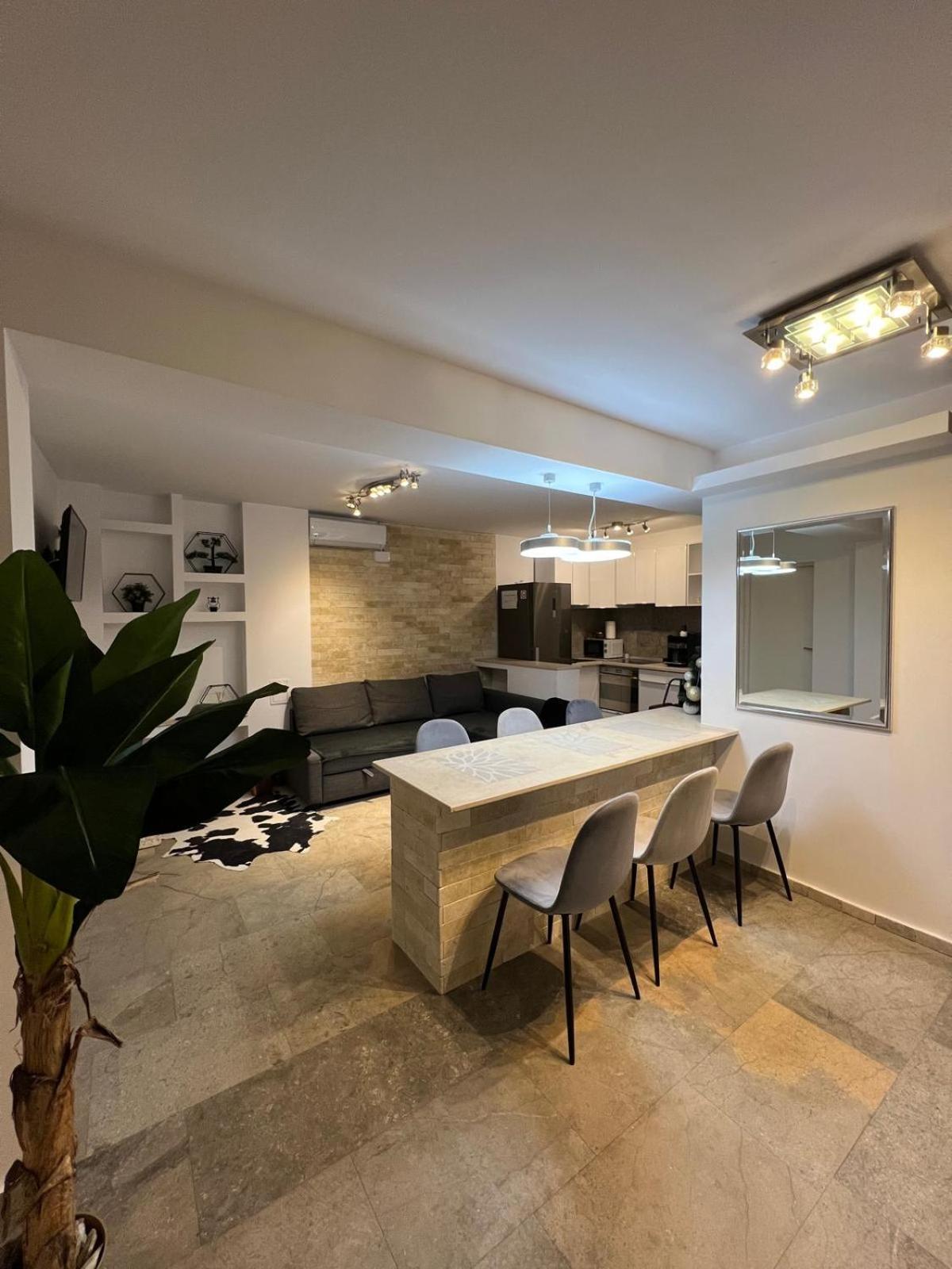Luxus Cluj Airport Apartments מראה חיצוני תמונה