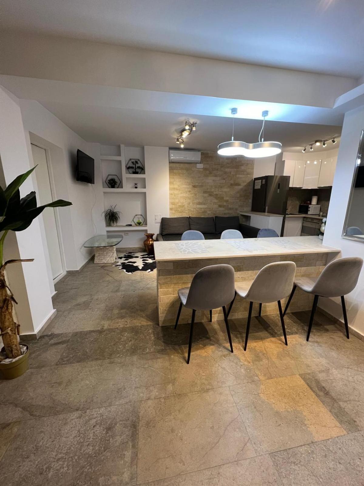 Luxus Cluj Airport Apartments מראה חיצוני תמונה